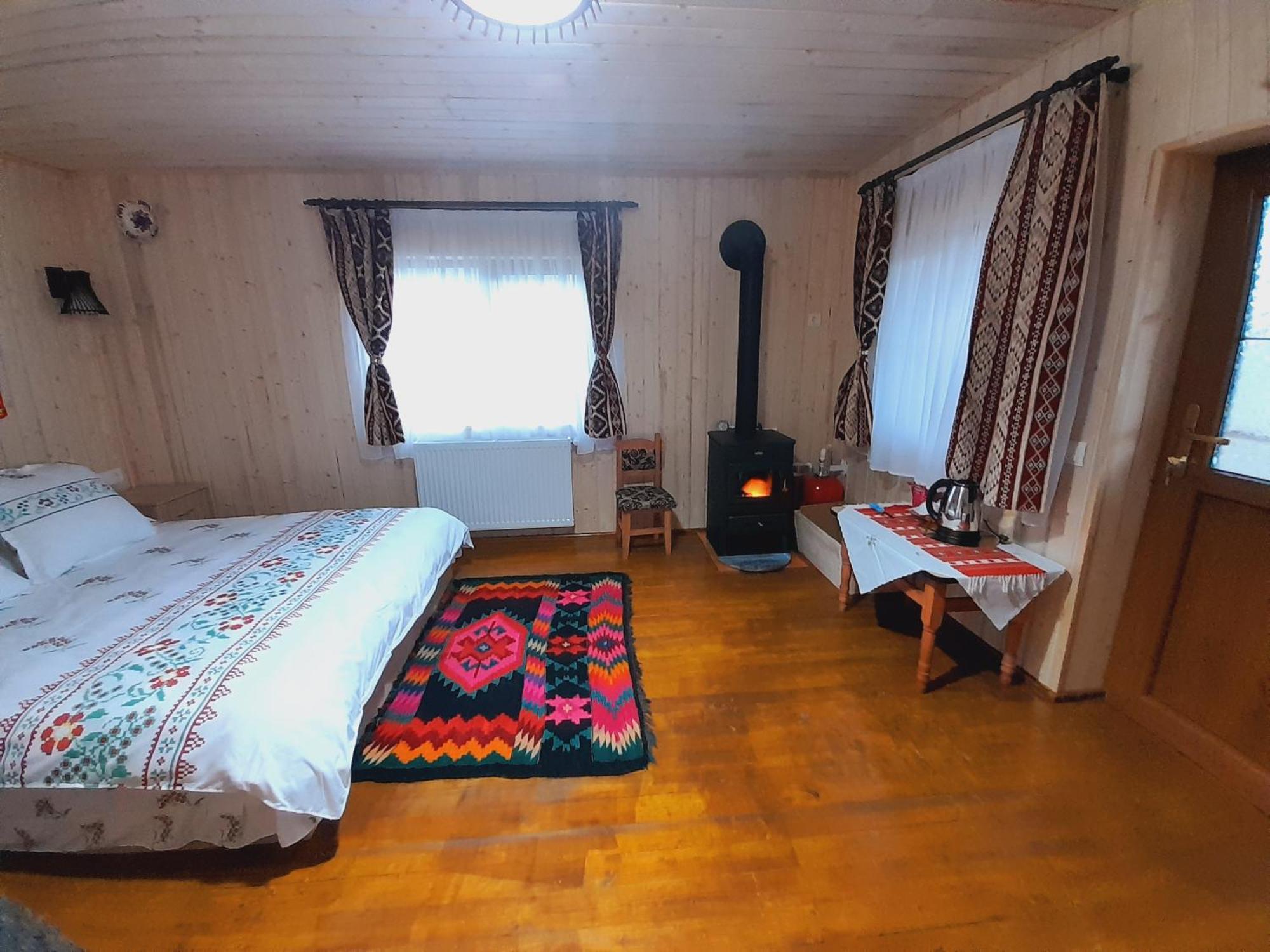 Casa De La Ferma Mariuca Villa Berbesti Eksteriør bilde